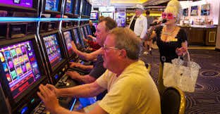 Permainan live casino dengan dealer profesional secara langsung